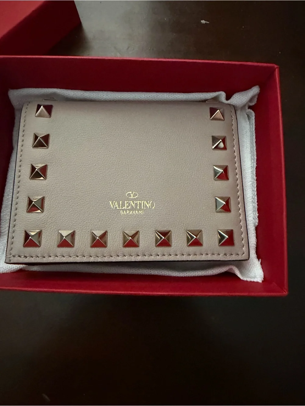 Valentino Garavani taupe leather card holder with gold rockstuds